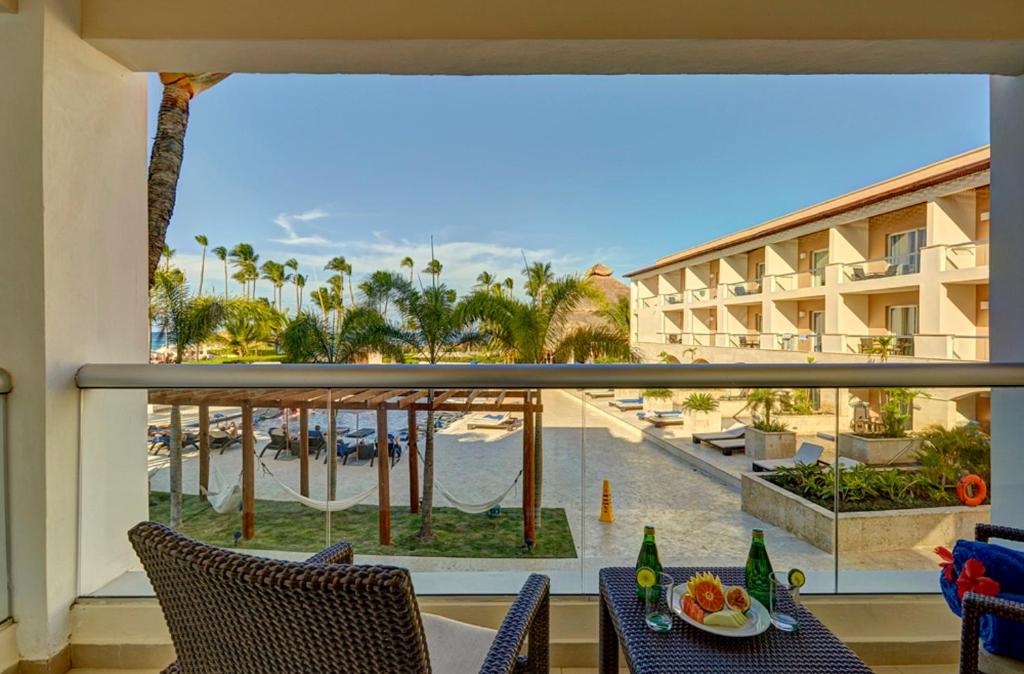 Сьюит (Клубный люкс Diamond для новобрачных с гидромассажной ванной), Royalton Punta Cana Resort & Casino