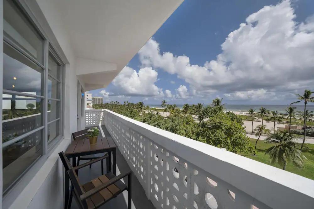 Сьюит (Executive One-Bedroom King Suite Direct Ocean View with Balcony - A201), Strand Ocean Drive Suites