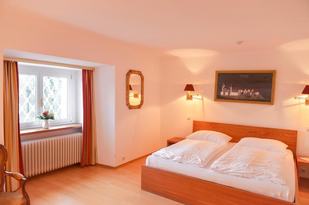 Двухместный (Стандартный двухместный номер с 1 кроватью) отеля Hotel Schloss Mailberg, Зефельд-Кадольц