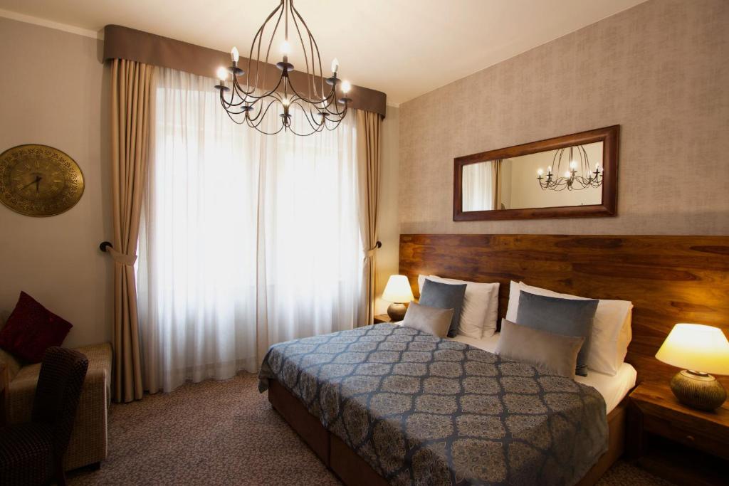 Двухместный (Двухместный номер с двуспальной кроватью и дополнительной кроватью) отеля Residence Agnes, Прага