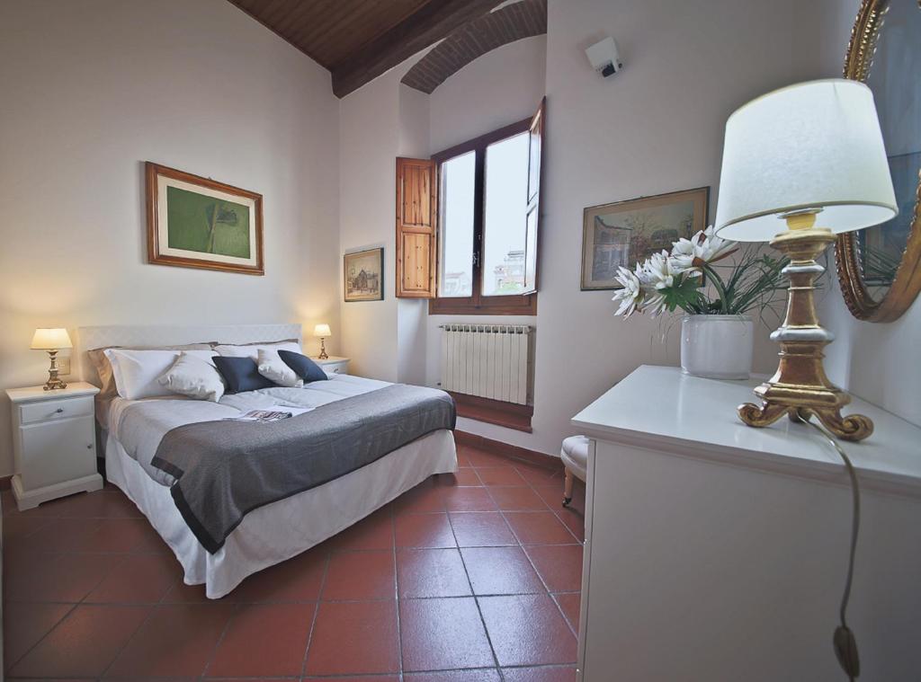 Апартаменты (Апартаменты с 2 спальнями: Via dello Sprone 3), Apartments Florence- Palazzo Pitti