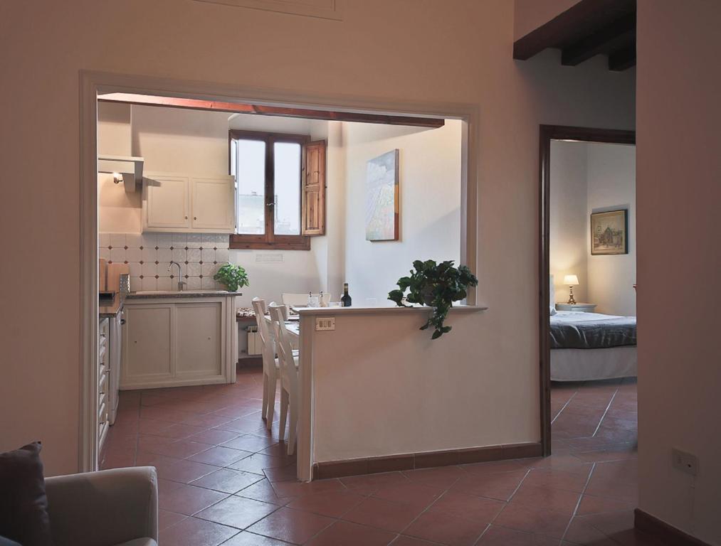 Апартаменты (Апартаменты с 2 спальнями: Via dello Sprone 3), Apartments Florence- Palazzo Pitti