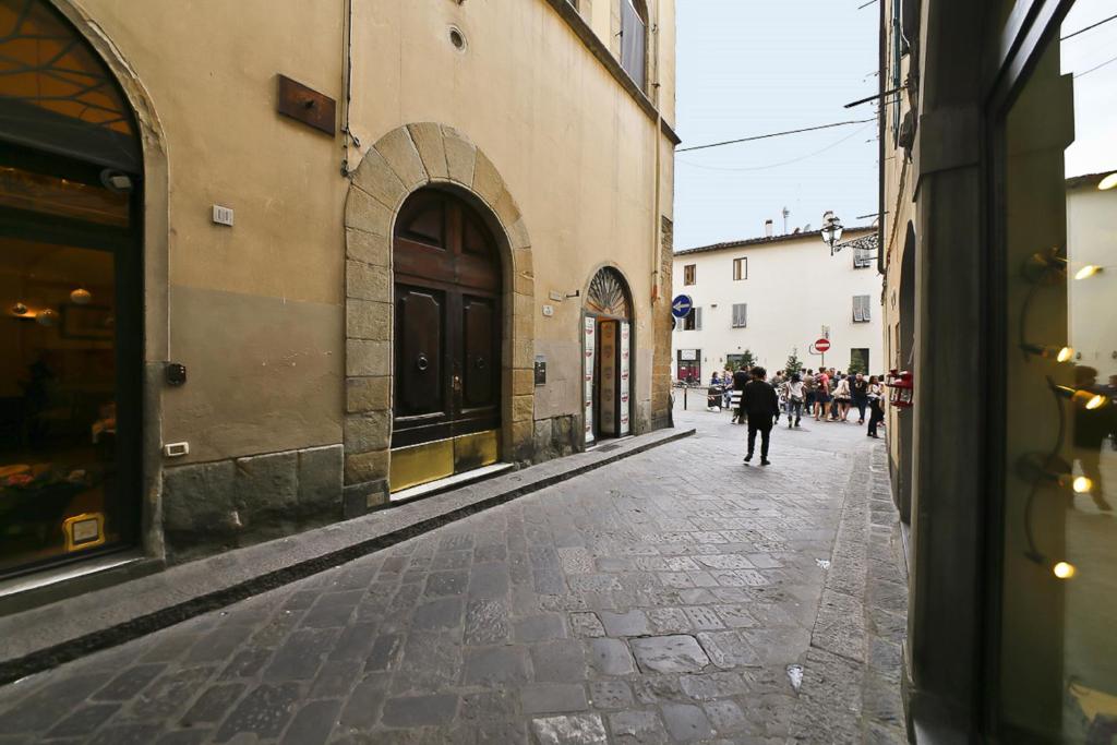 Апартаменты (Апартаменты с 2 спальнями: Lungarno Benvenuto Cellini 49), Apartments Florence- Palazzo Pitti