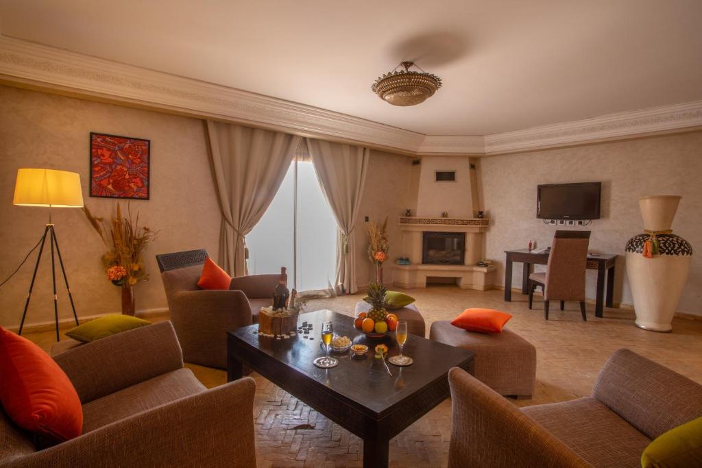 Четырехместный (Роскошный четырехместный номер), Dellarosa Hotel Suites & Spa