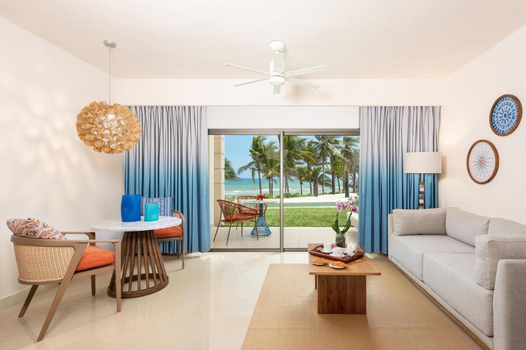 Сьюит (Полулюкс с видом на океан) курортного отеля Secrets Silversands Riviera Cancun All Inclusive-Adults Only, Пуэрто-Морелос