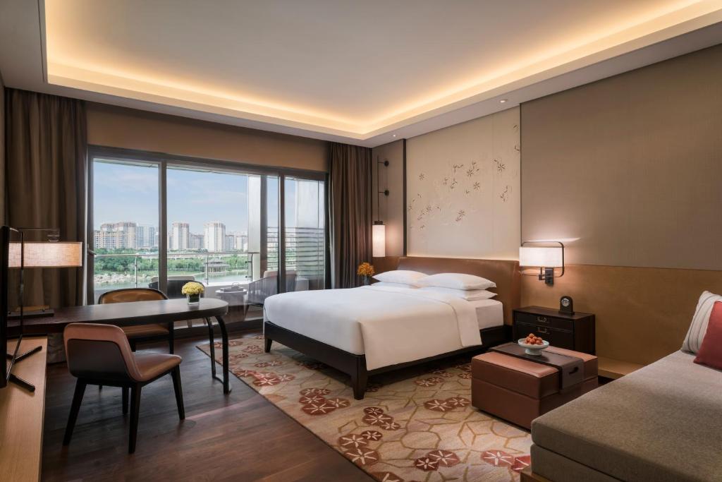 Двухместный (Клубный номер с кроватью размера «king-size») отеля Hyatt Regency Xi'an, Сиань