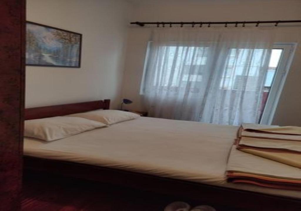 Двухместный (Двухместный номер Делюкс с 1 кроватью и балконом) гостевого дома Rooms Kuljic, Будва