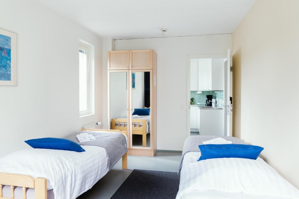 Двухместный (Двухместный номер с 2 отдельными кроватями и общей ванной комнатой) хостела Finnhostel Joensuu, Йоэнсуу