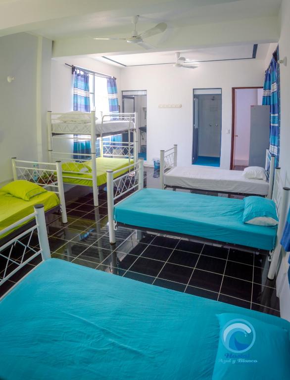Номер (Спальное место на двухъярусной кровати в общем номере для мужчин и женщин) гостевого дома Hostal Azul y Blanco, Санта-Крус-Хуатулко
