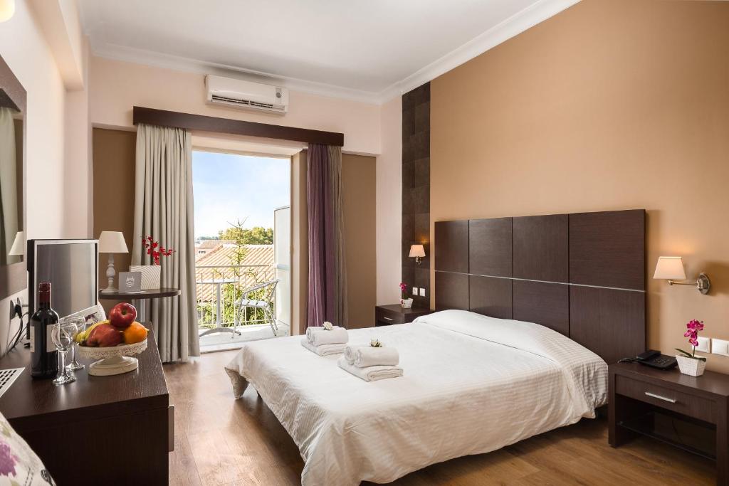 Двухместный (Улучшенный двухместный номер с 1 кроватью или 2 отдельными кроватями) отеля Arion Hotel, Керкира