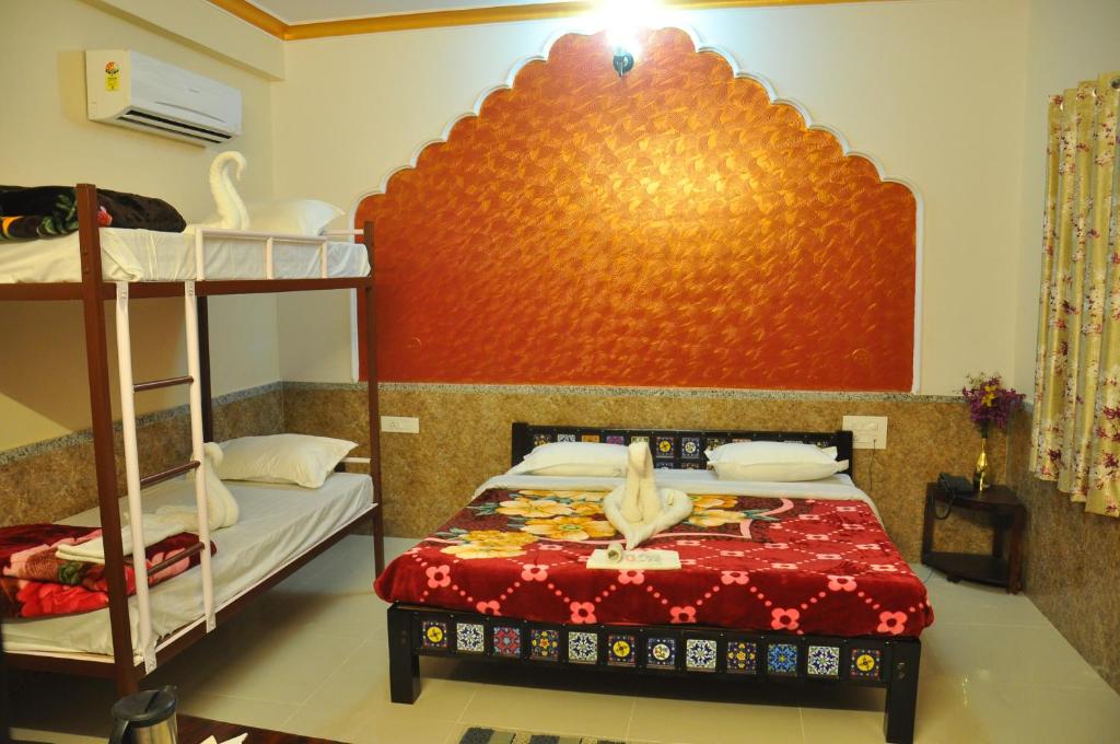 Семейный (Семейный люкс) семейного отеля MOONLIGHT HOMESTAY & HOSTEL, Джайпур
