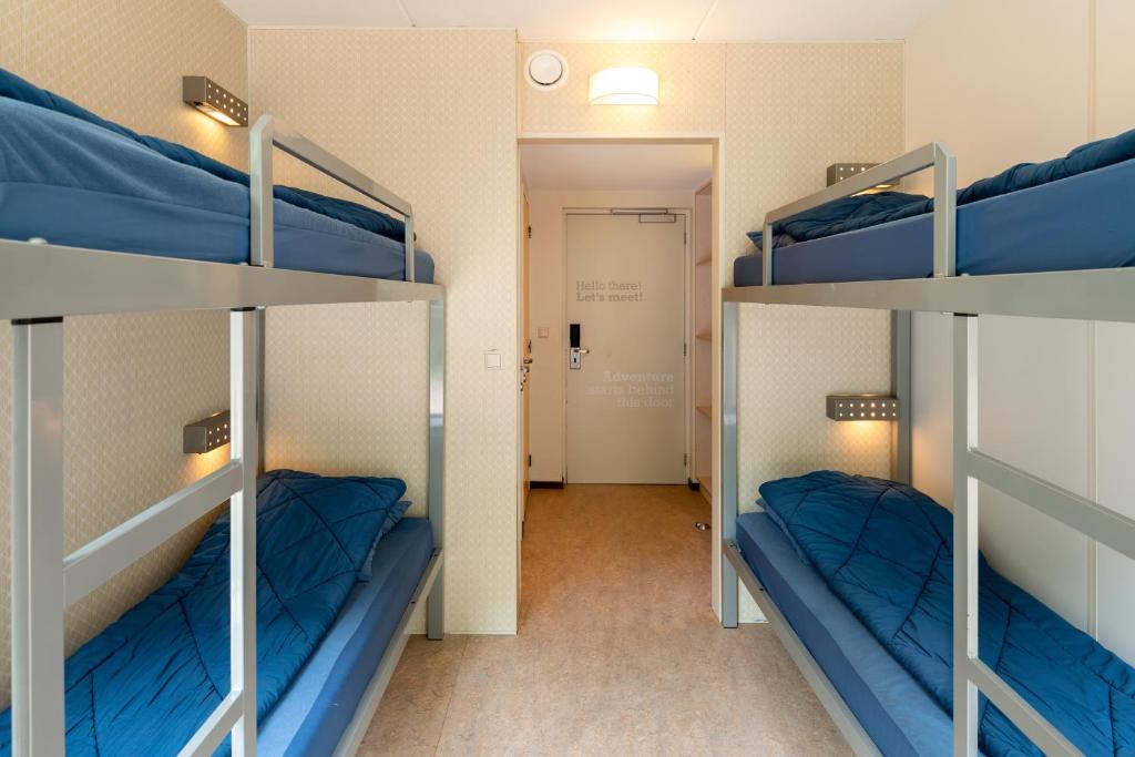 Четырехместный (Quadruple Room with Private Bathroom and Shower) хостела Stayokay Egmond, Амстердам