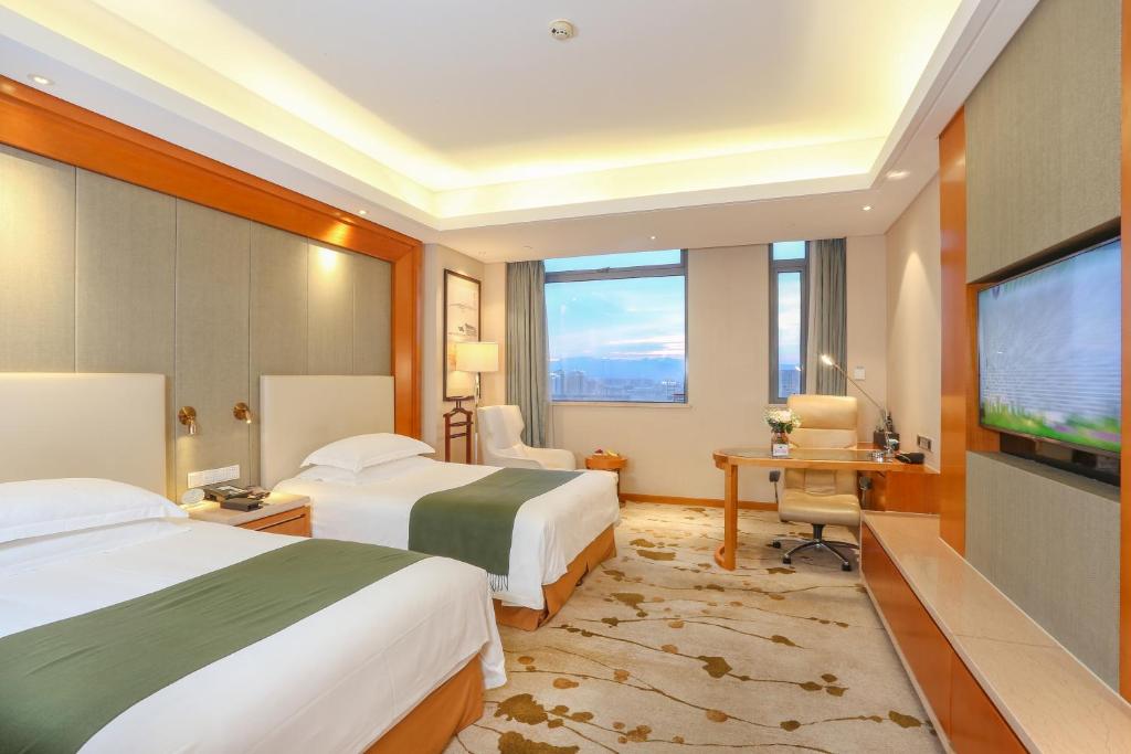 Двухместный (Двухместный номер бизнес-класса с 2 отдельными кроватями и видом на город) отеля Yiwu Shangcheng Hotel, Иу