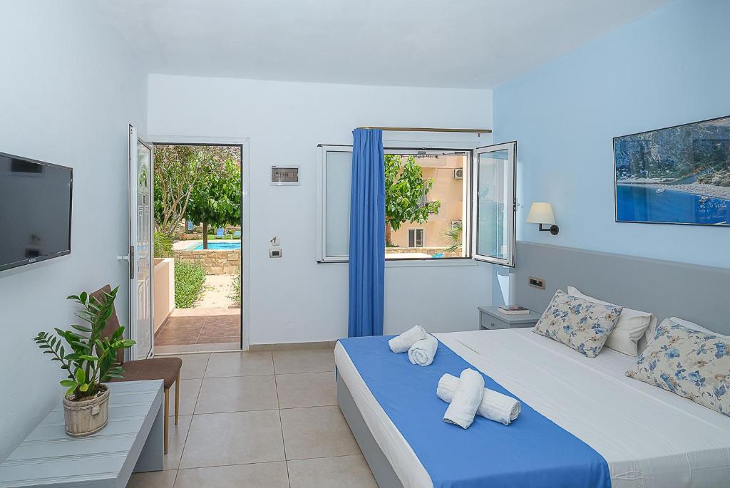 Двухместный (Стандартный двухместный номер с 1 кроватью, вид на сад и бассейн) отеля Calypso Hotel, Матала (Крит)