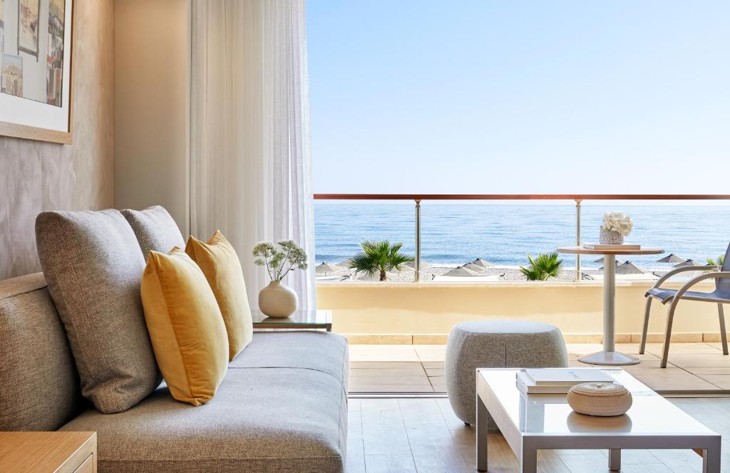 Двухместный (Императорский двухместный номер с 1 кроватью и видом на море) курортного отеля Minoa Palace Resort & Spa, Платаниас