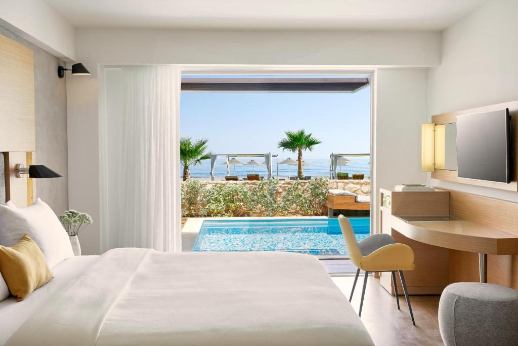 Сьюит (Императорский люкс с видом на море и собственным бассейном) курортного отеля Minoa Palace Resort & Spa, Платаниас