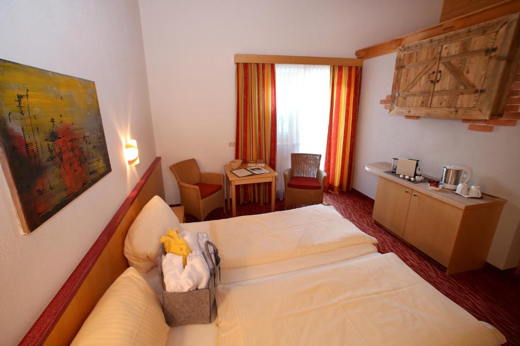Двухместный (Классический двухместный номер с 1 кроватью и балконом) отеля Hotel Eder Michaela, Целль-ам-Зе