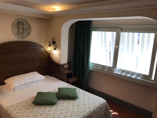 Одноместный (Одноместный номер с собственной ванной комнатой) отеля Okapi Rooms, Рим