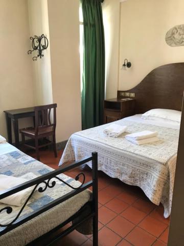 Трехместный (Трехместный номер с собственной ванной комнатой) отеля Okapi Rooms, Рим