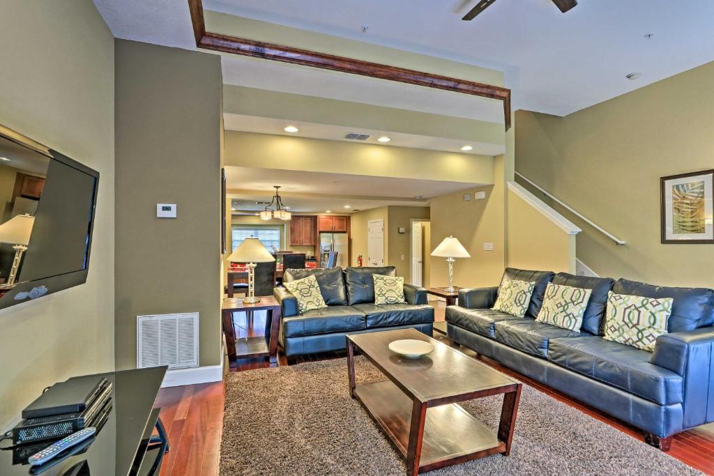 Townhome with Resort Amenities and Prime Location