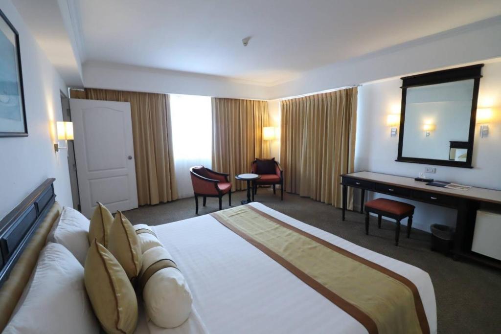 Сьюит (Семейный люкс с 2 спальнями) отеля Huahin Grand Hotel and Plaza, Хуахин
