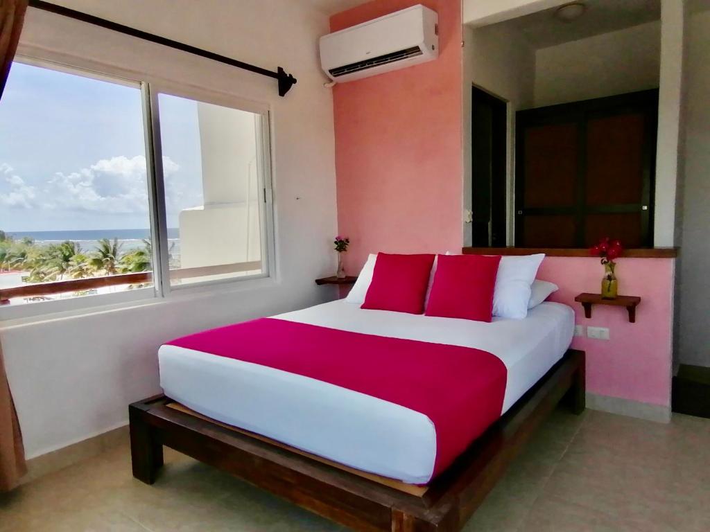 Сьюит (Полулюкс с балконом) отеля Koox El Hotelito Beach Hotel, Махауаль