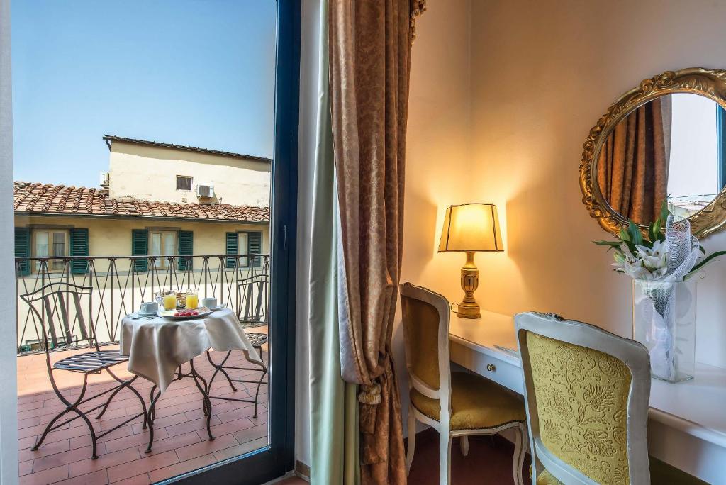 Двухместный (Двухместный номер с 1 кроватью и террасой) отеля Machiavelli Palace, Флоренция