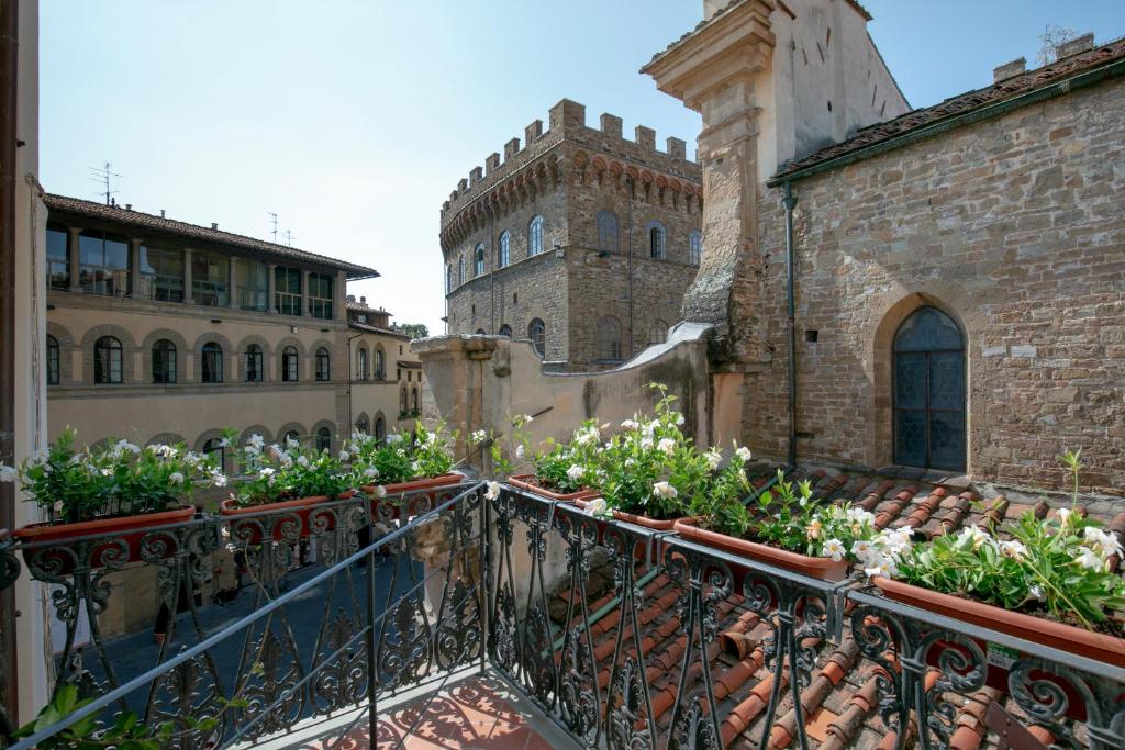 Двухместный (Номер с кроватью размера «king-size» и балконом) отеля Tornabuoni Place, Флоренция