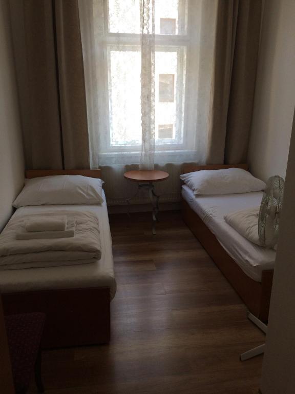 Двухместный (Бюджетный двухместный номер с 1 кроватью или 2 отдельными кроватями) отеля Gallery Hotel SIS, Прага