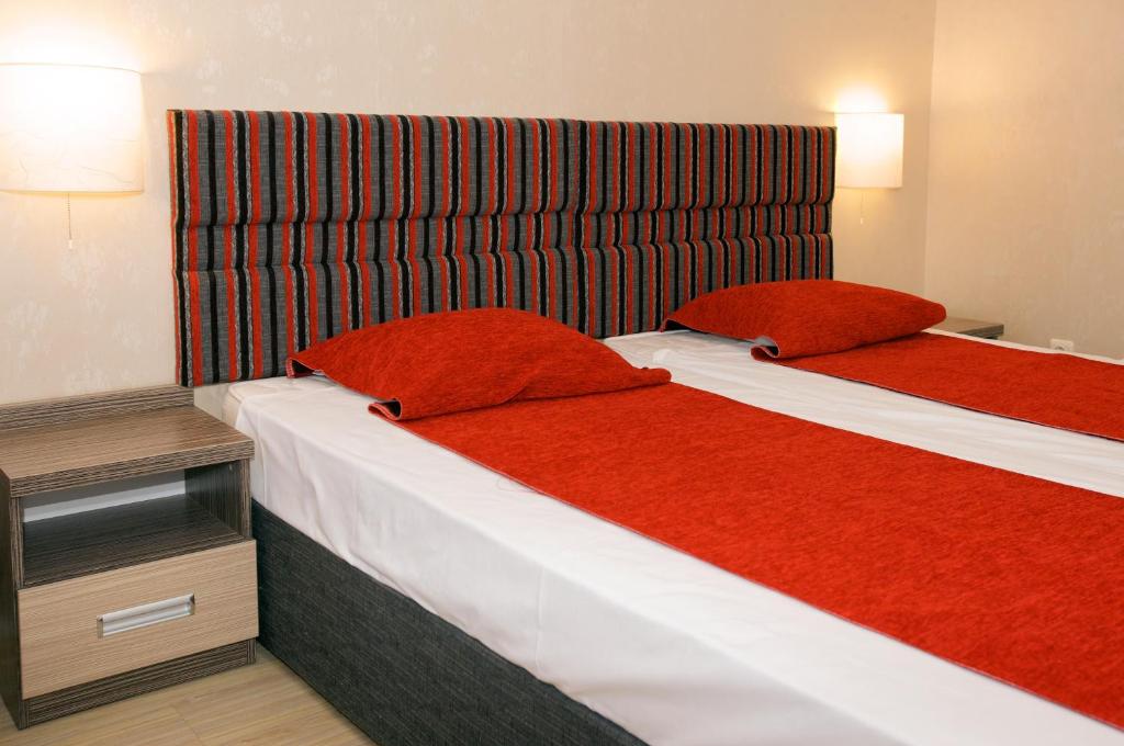 Двухместный (Двухместный номер с 1 кроватью или 2 отдельными кроватями и балконом) отеля Kotva, Солнечный Берег