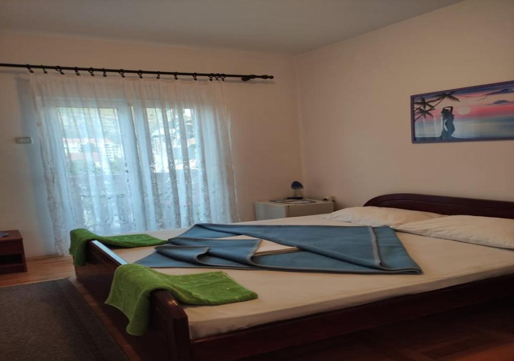 Двухместный (Двухместный номер с 1 кроватью и балконом) гостевого дома Rooms Kuljic, Будва