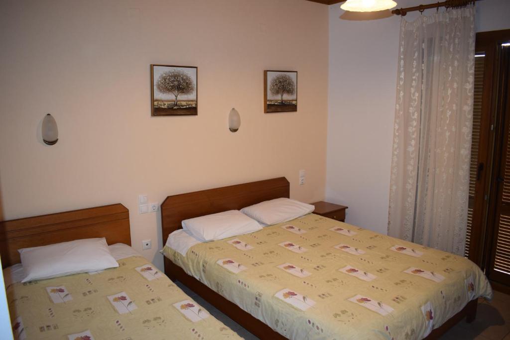 Двухместный (Двухместный номер с 1 кроватью или 2 отдельными кроватями, вид на долину) отеля Guesthouse Arsenis, Калампака