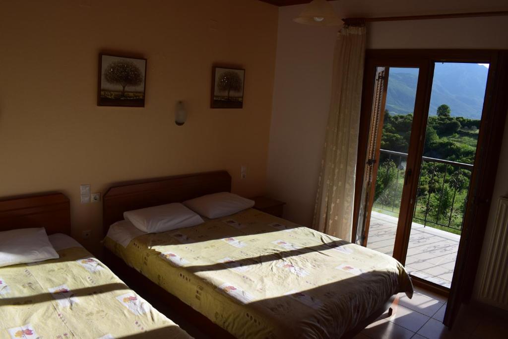 Двухместный (Двухместный номер с 1 кроватью или 2 отдельными кроватями и видом на Метеоры) отеля Guesthouse Arsenis, Калампака