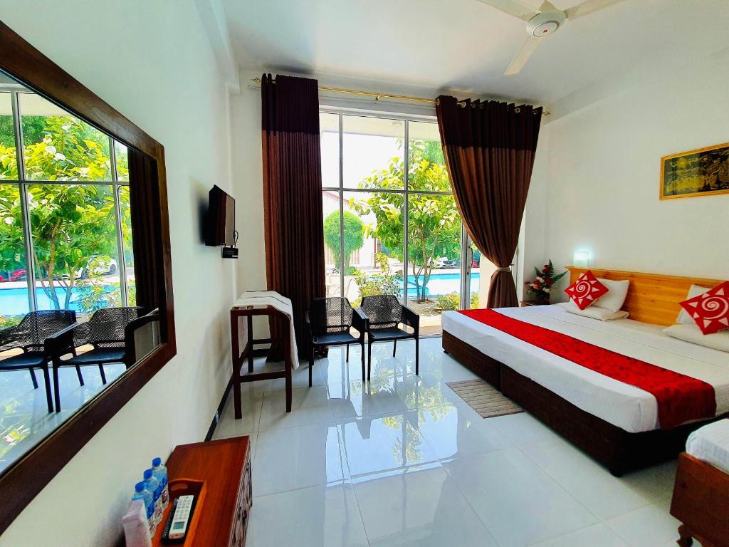 Трехместный (Трехместный номер Делюкс) отеля Salubrious Resort, Анурадхапура