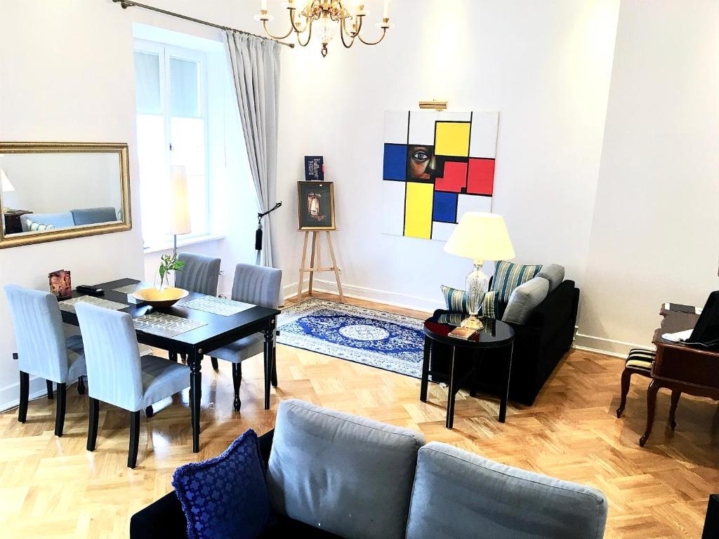 Апартаменты (Роскошный люкс с видом на Рыночную площадь), Luxury Apartments Mondrian Market Square II