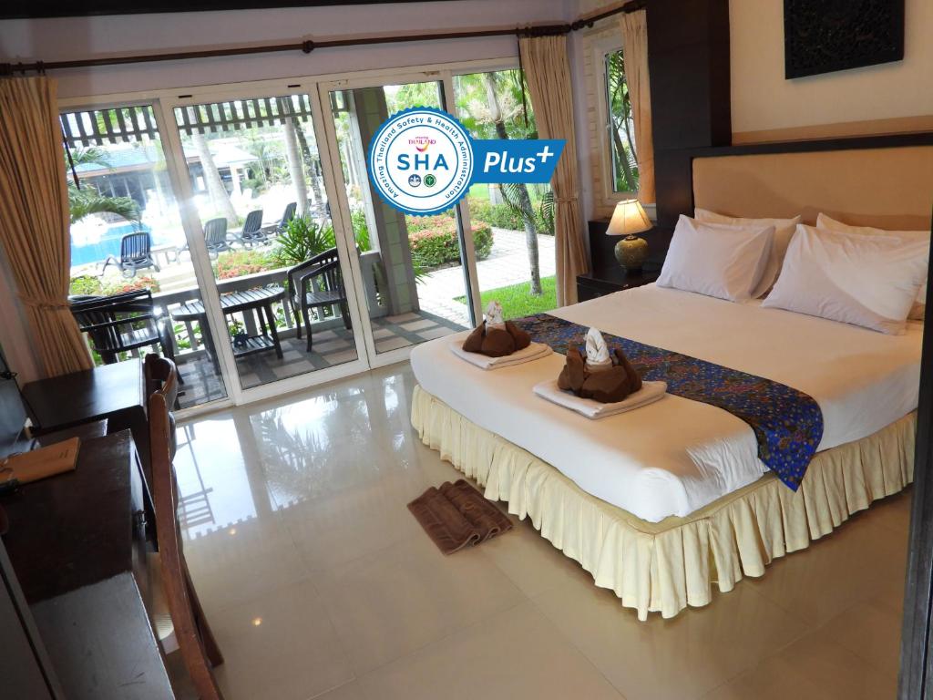 Двухместный (Бунгало с видом на бассейн) курортного отеля Andaman Lanta Resort, Ко Ланта