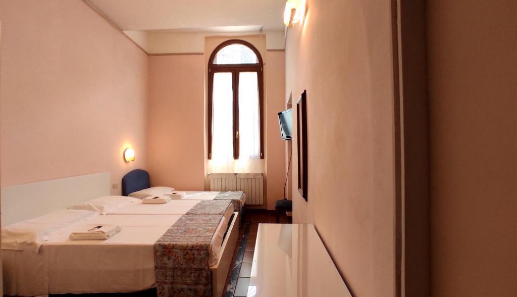 Трехместный (Трехместный номер эконом-класса) отеля Hotel Rita Major, Флоренция