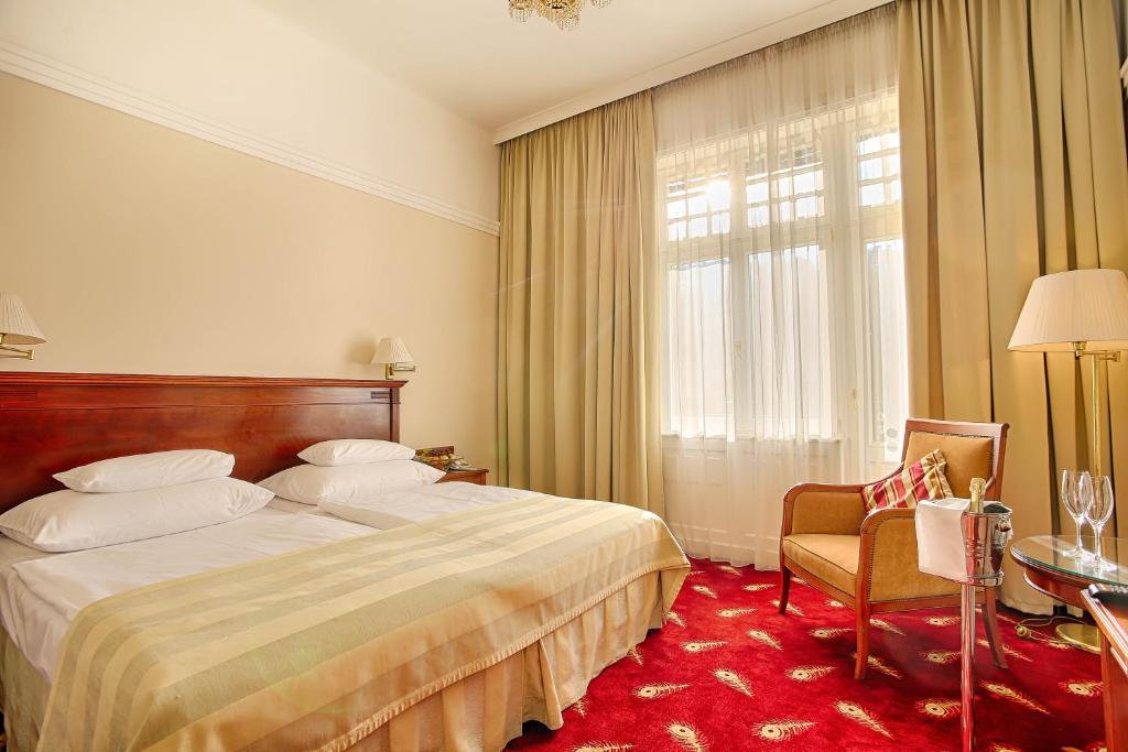 Двухместный (Двухместный номер «Комфорт» с 1 кроватью) отеля Danubius Health Spa Resort Hotel Thermia Palace, Пьештяни