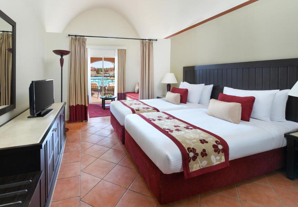 Двухместный (Двухместный номер Делюкс с 2 отдельными кроватями, вид на бассейн) курортного отеля TUI Magic Life Sharm El Sheikh, Шарм-эль-Шейх