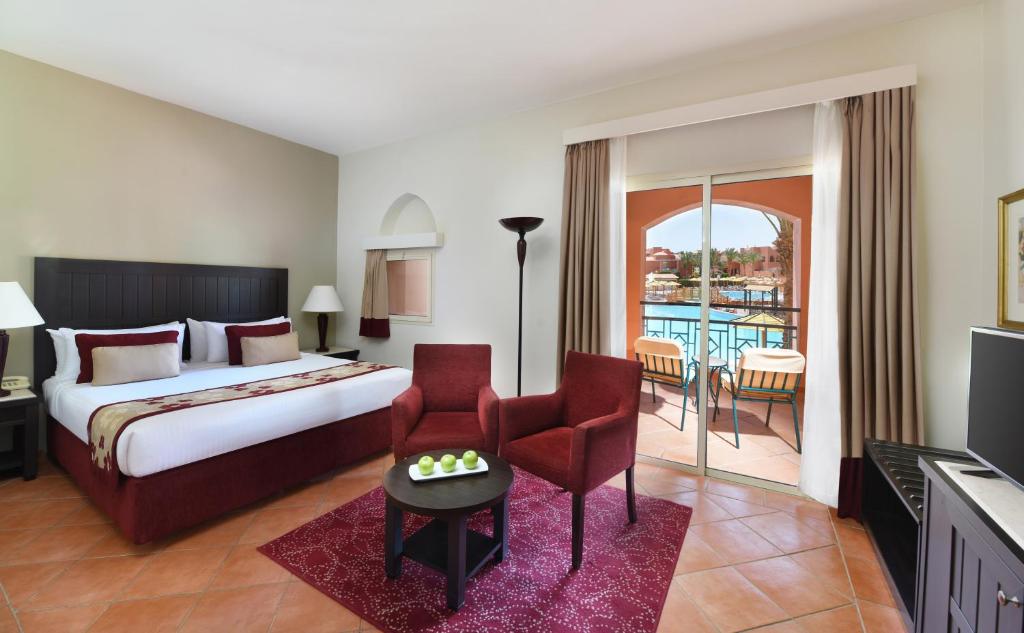 Двухместный (Улучшенный двухместный номер с 1 кроватью и видом на бассейн) курортного отеля TUI Magic Life Sharm El Sheikh, Шарм-эль-Шейх