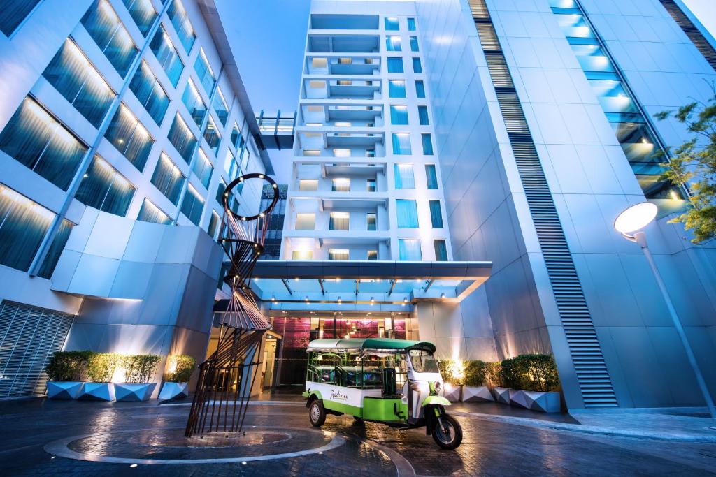 Отель Radisson Suites Bangkok Sukhumvit