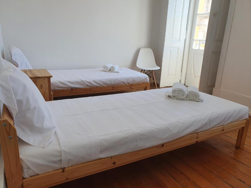 Двухместный (Двухместный номер с 2 отдельными кроватями и общей ванной комнатой) хостела Baixa Terrace Hostel, Фару