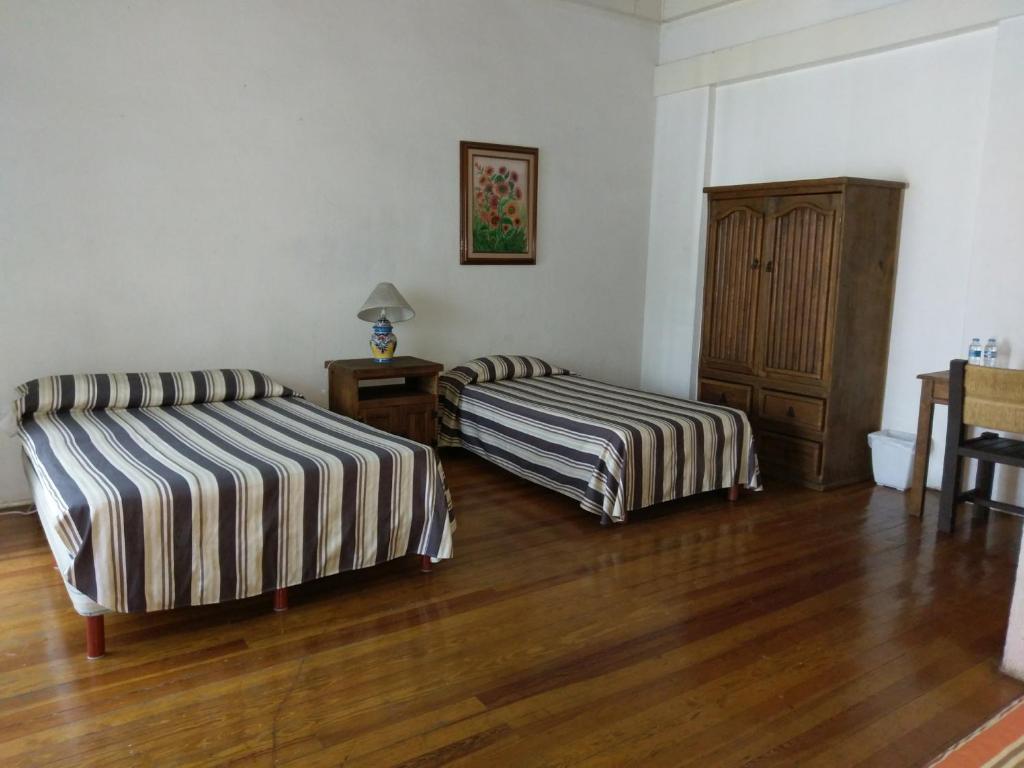 Двухместный (Двухместный номер эконом-класса с 2 отдельными кроватями) гостевого дома Anys Hostal, Мехико