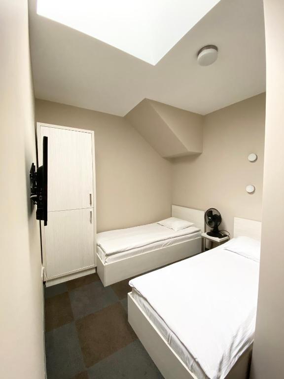 Двухместный (Стандартный двухместный номер с 2 отдельными кроватями) хостела Hostel Promenada, Жешув