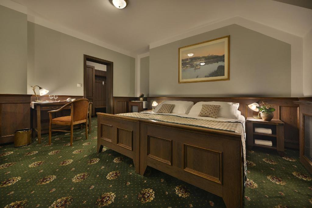 Двухместный (Улучшенный двухместный номер с 1 кроватью) отеля Podhrad, Глубока-над-Влтавой