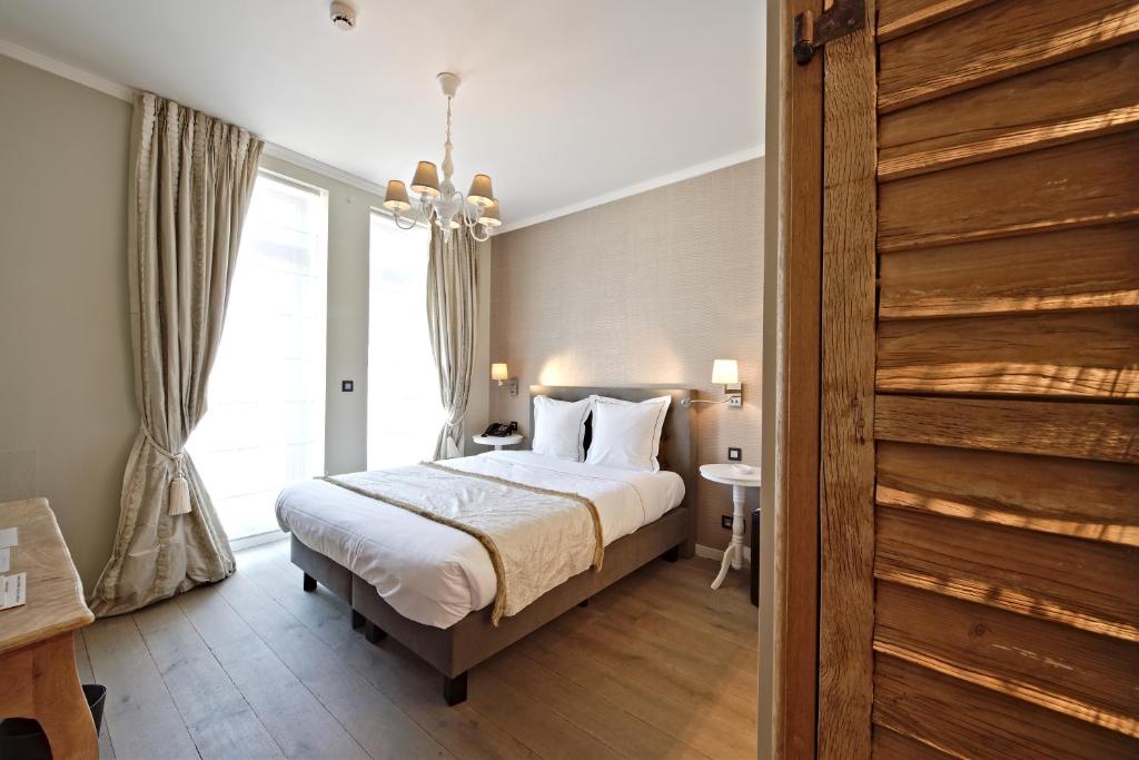Двухместный (Улучшенный двухместный номер с 1 кроватью) отеля Hotel Saint-Amour, Дюрбюи