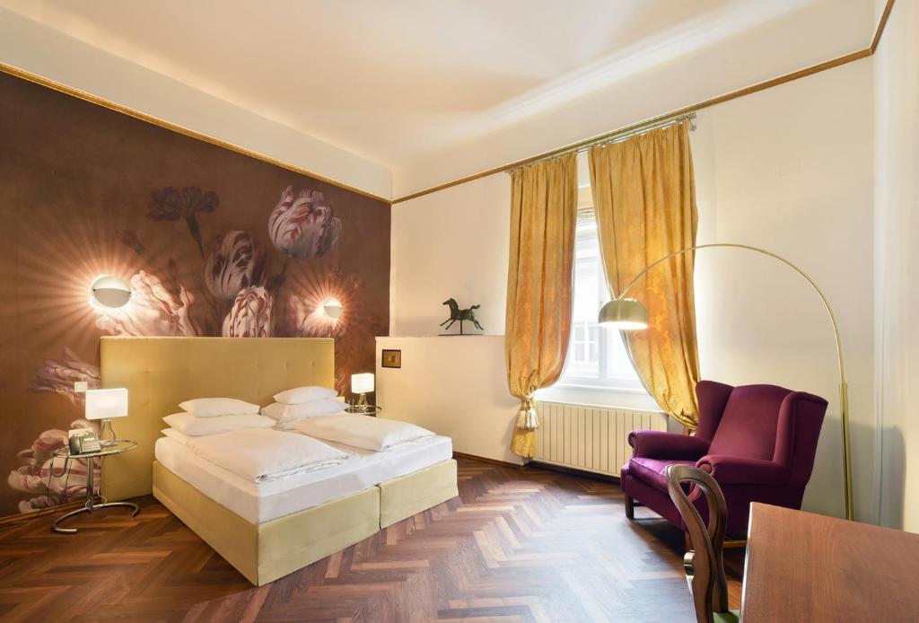 Сьюит (Улучшенный двухместный номер с 1 кроватью) отеля Hotel zum Dom - Palais Inzaghi, Грац
