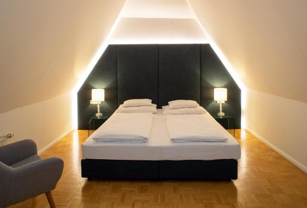 Трехместный (Классический трехместный номер) отеля Hotel zum Dom - Palais Inzaghi, Грац