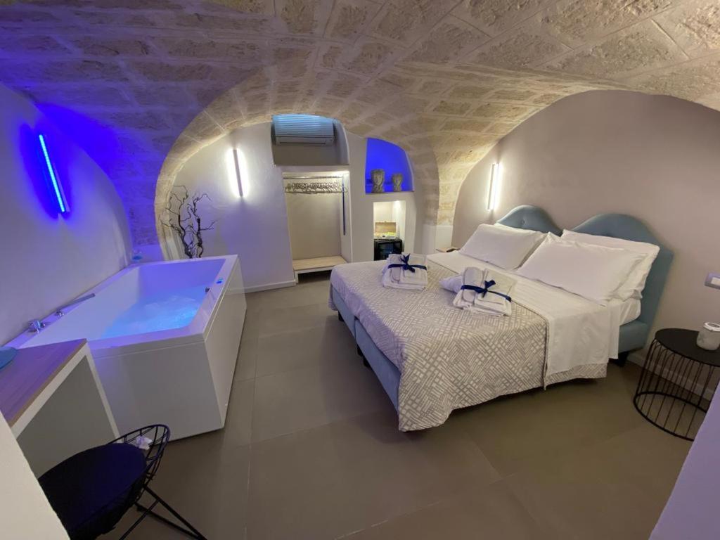 Двухместный (Double Room with Spa Bath -Basement) отеля Sogno D'Epoca 1822, Монополи