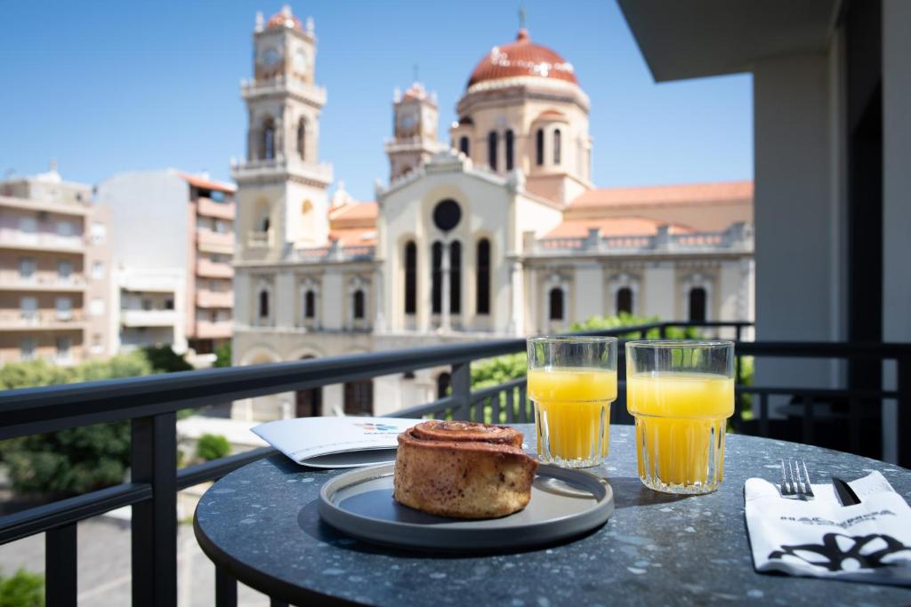 Двухместный (Улучшенный номер с балконом и видом на город), Metropole Urban Hotel